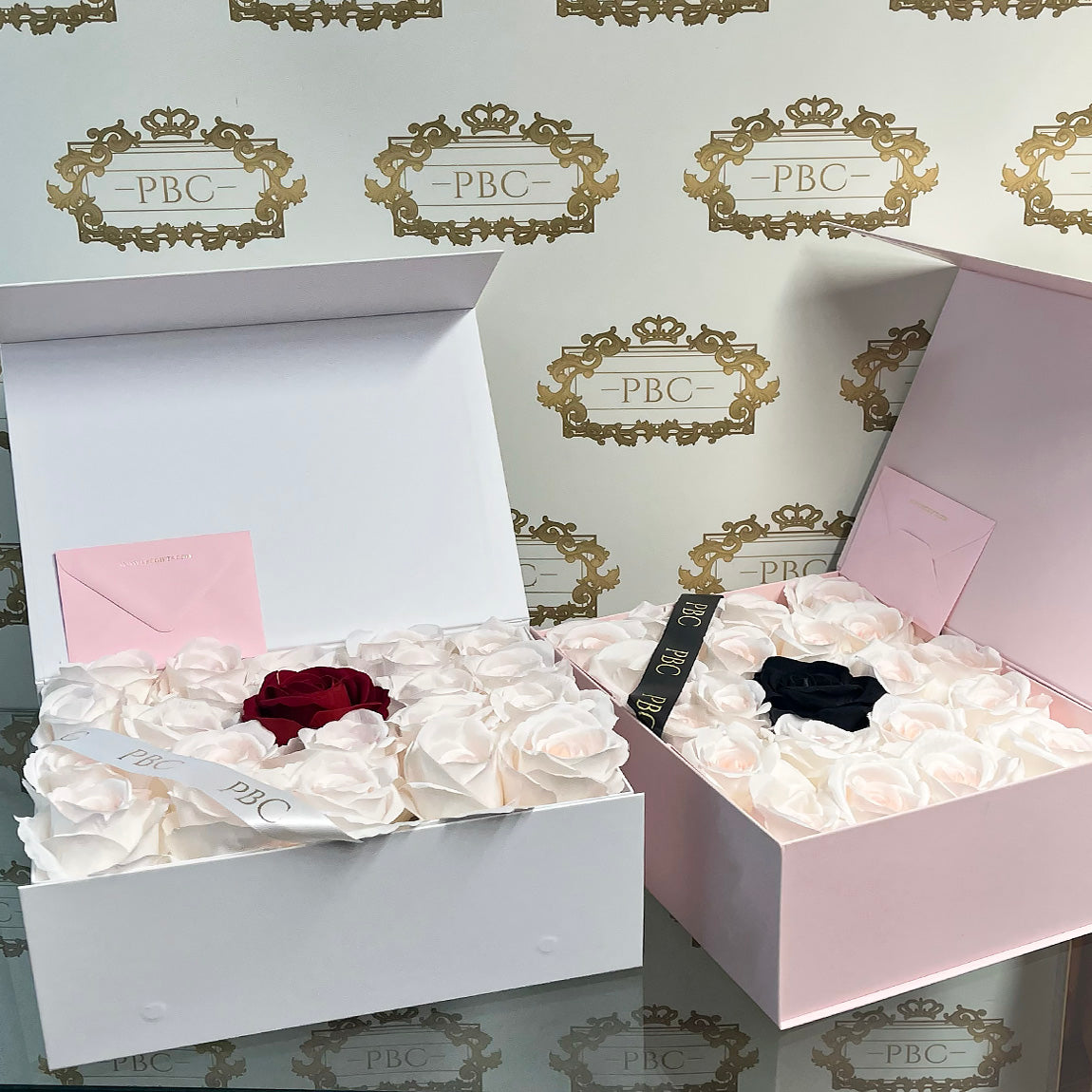 Popular Venus at Fleur ￼ Medium forever roses gift box ￼black white